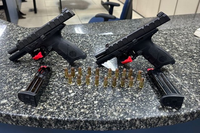 Criminosos rendem e roubam pistolas de policiais do Acre que estão em ação no Rio de Janeiro