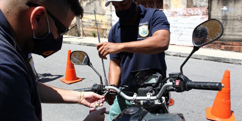 Em parceria com a Recol Motors, PM vai distribuir 100 antenas “corta pipa” para motociclistas