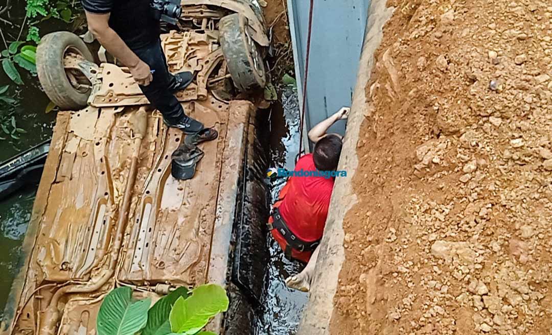 Tristeza: carro cai de ponte e família inteira morre afogada próximo de Porto Velho