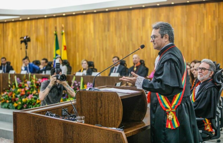 “O filho do seringueiro virou desembargador”, diz Raimundo Nonato em posse no TJAC