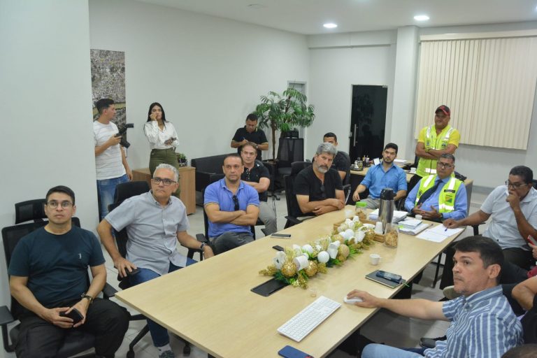 Prefeitura e TL Engenharia alinham estratégias para minimizar impactos no trânsito durante obra de elevado na Dias Martins