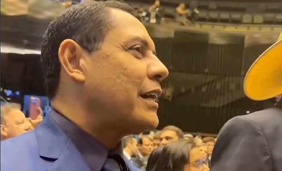 VERGONHA: Deputado Ulysses ataca presidente e participa de baderna na Câmara Federal