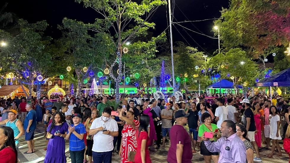 Aproximadamente 10 mil pessoas visitaram a Praça da Revolução na noite de Natal