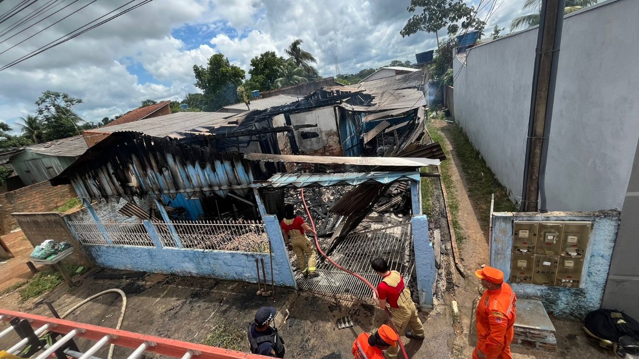 Tragédia: crianças de 4 e 5 anos morrem carbonizadas após casa pegar fogo