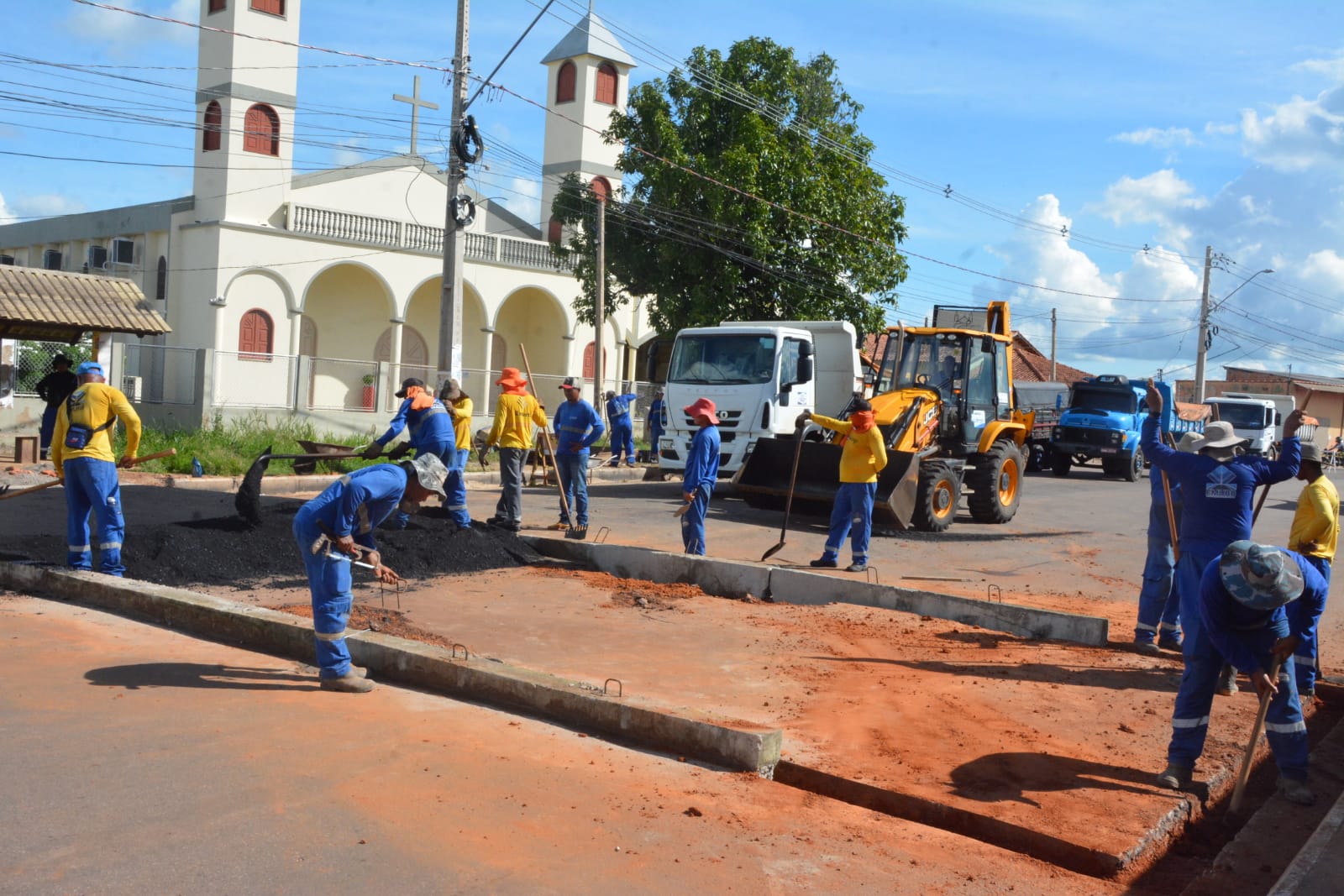 Prefeitura atende solicitação e constrói faixa elevada em frente a Paróquia São Peregrino