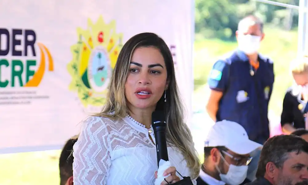 Em Brasiléia, prefeita Fernanda Hassem exonera quase 40 comissionados de uma só vez