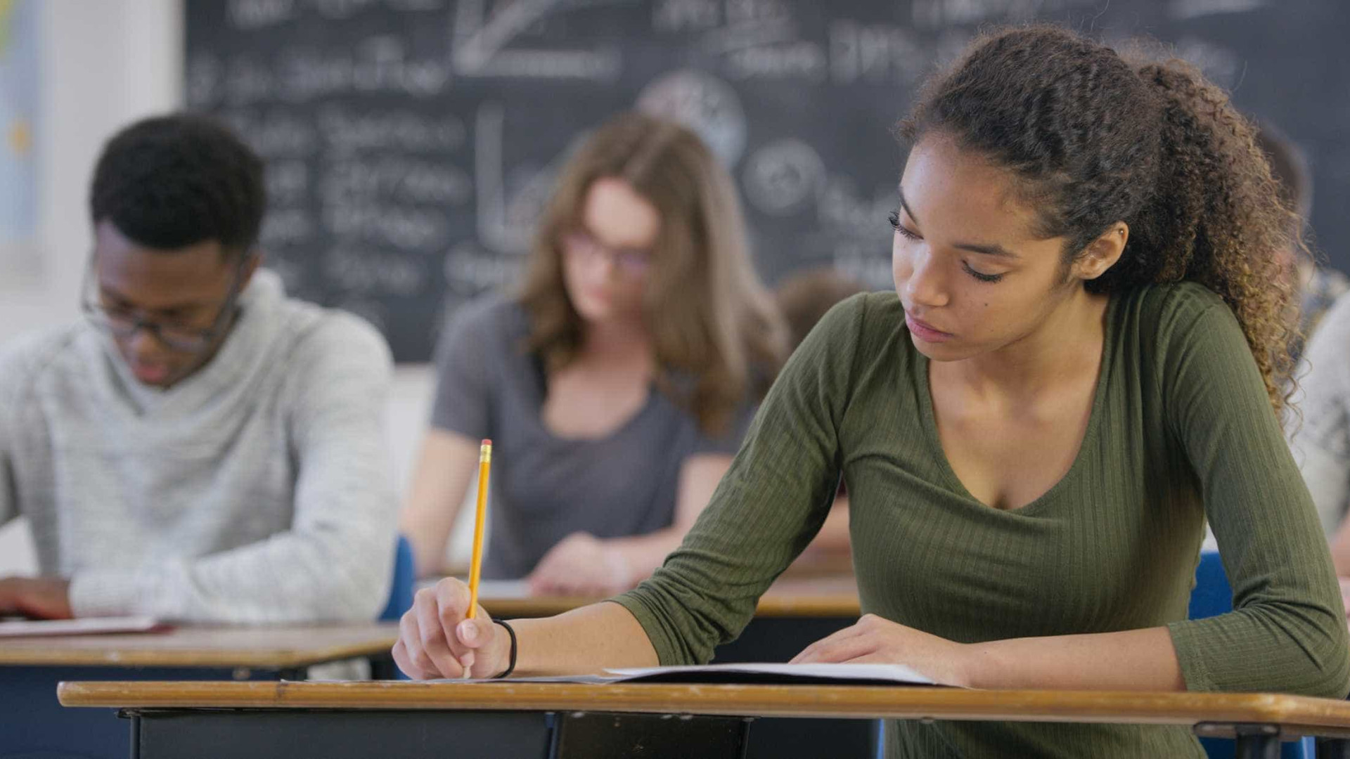 Alunos do Ensino Médio podem receber bolsa a partir de março