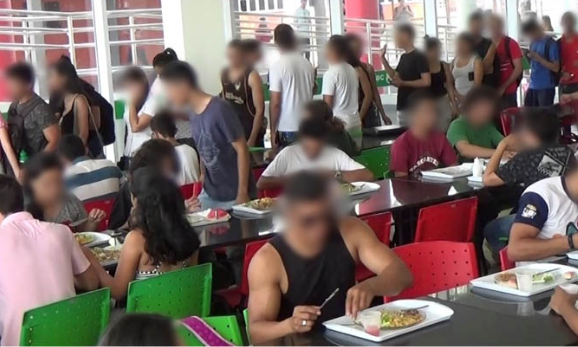 Polêmica na UFAC: Estudante mostra o pênis em público no Restaurante Universitário e causa revolta