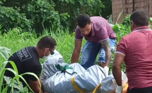 Jovem de 24 anos é encontrado morto dentro de córrego após ser baleado na frente de casa, em Rio Branco