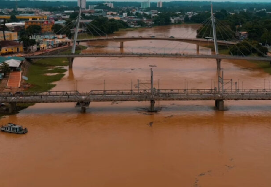 Rio Acre chega a 14,67 metros, inunda 14 bairros e desaloja mais de 300 pessoas na capital