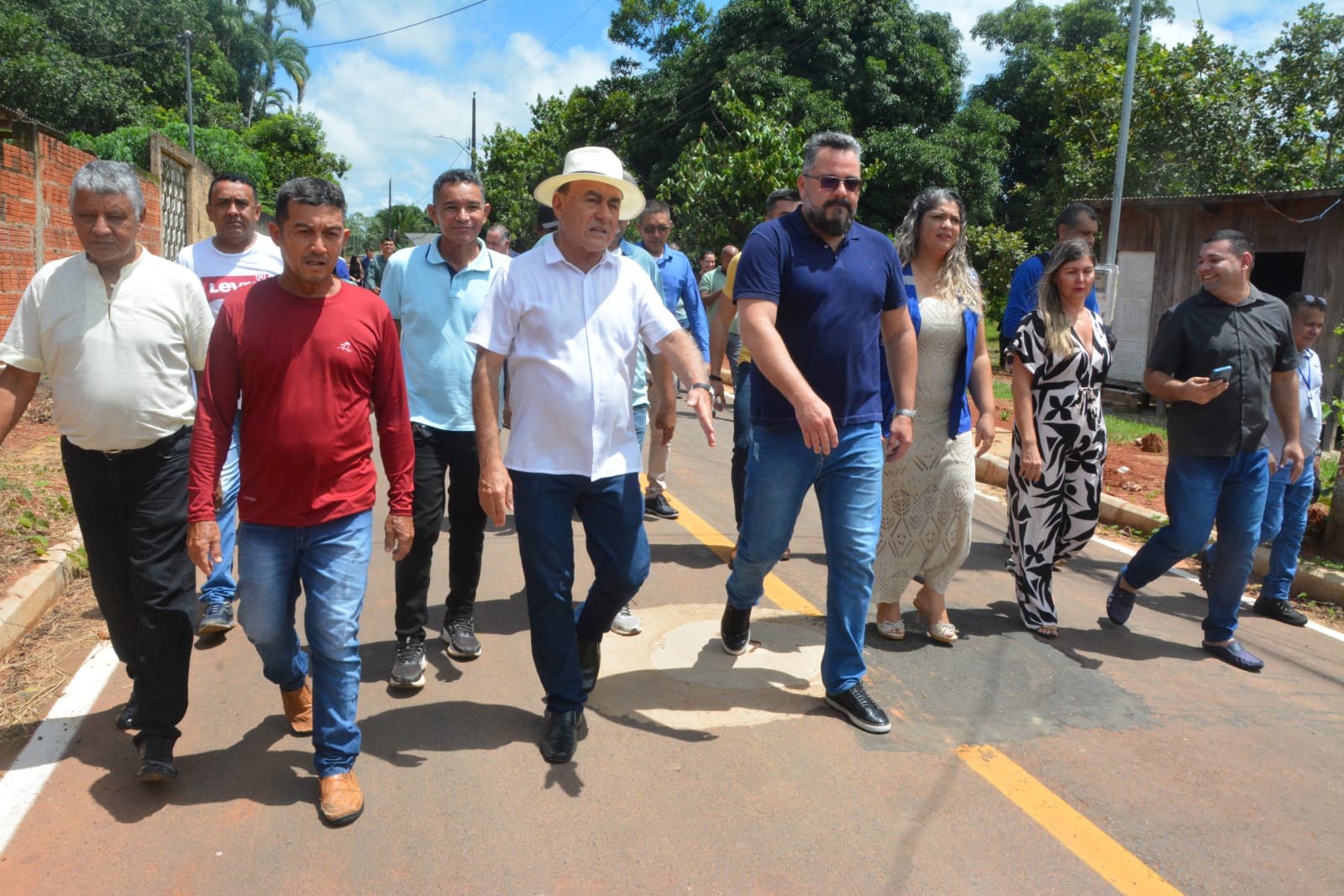 Com apoio de Alan Rick, Prefeitura de Rio Branco entrega pavimentação de mais uma rua