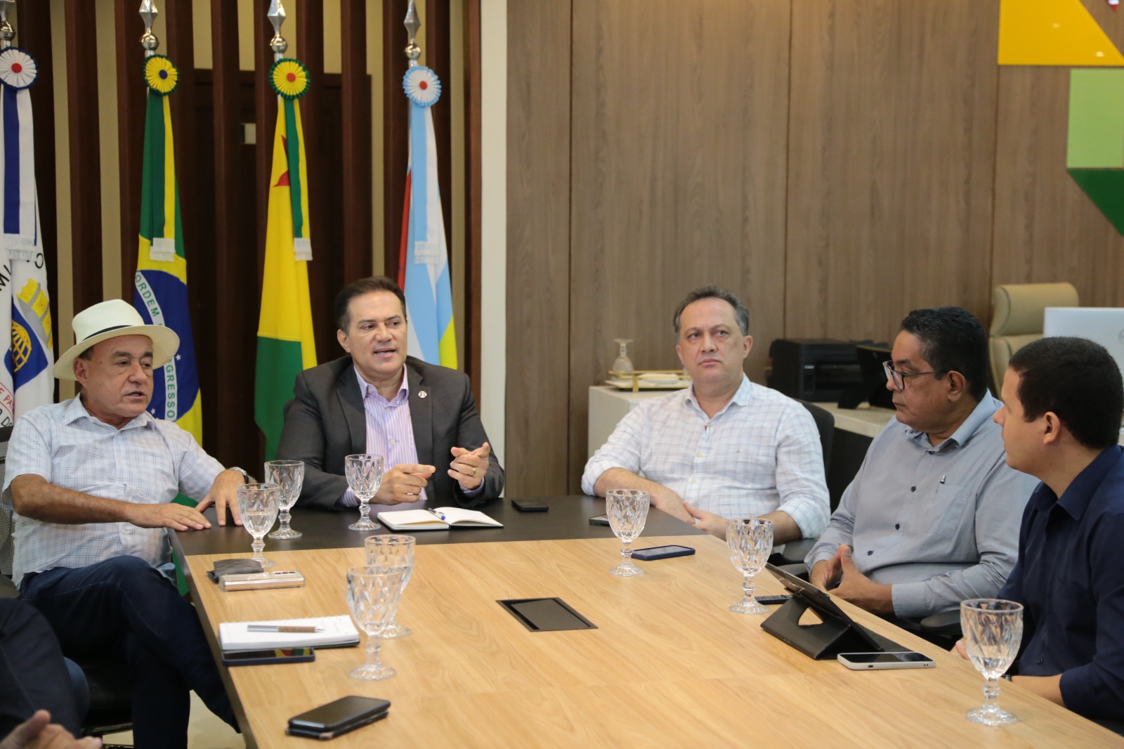 Bocalom se reúne com TCE e CGU para alinhar acompanhamento de obras importantes em Rio Branco