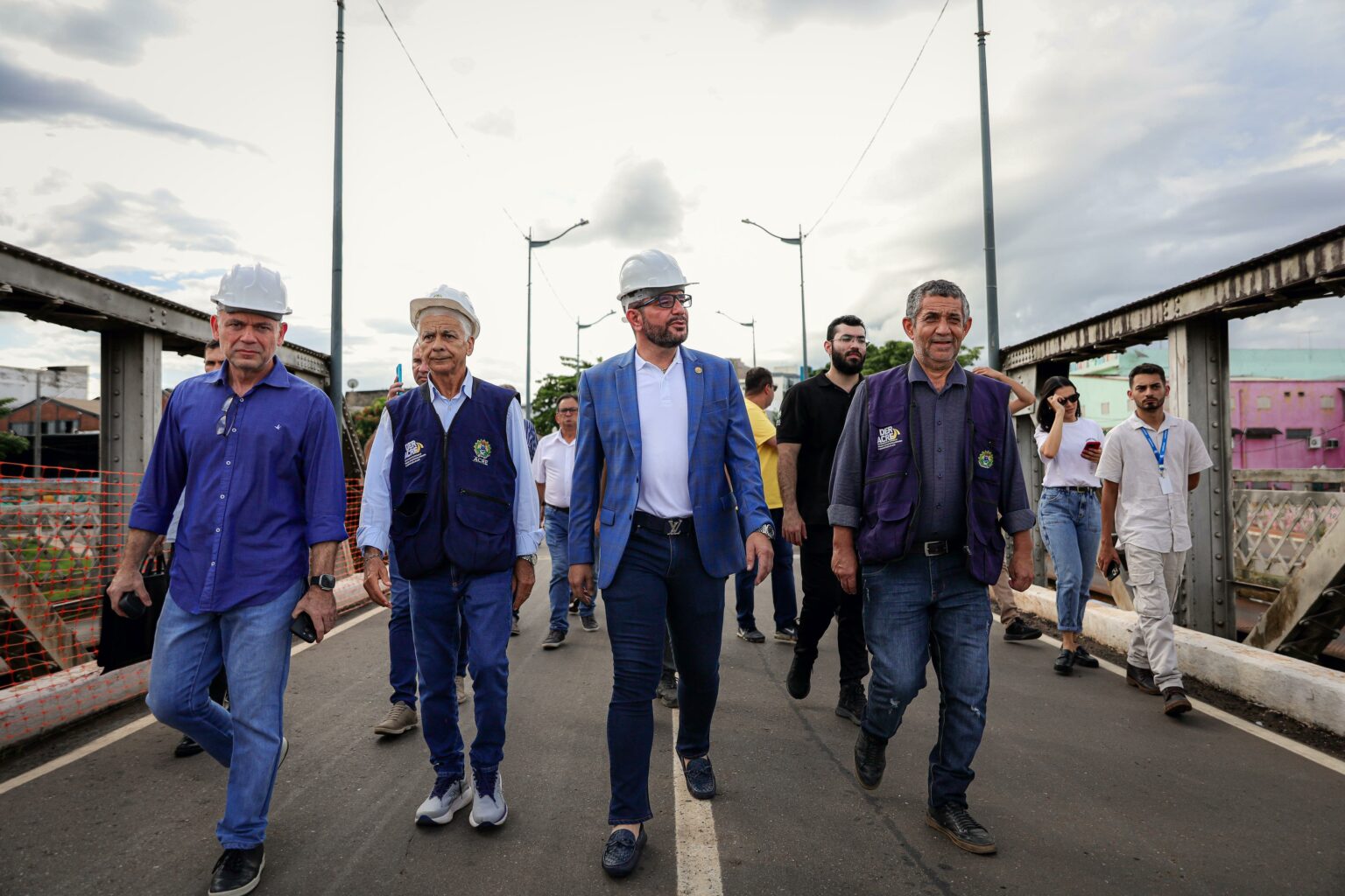 Gladson Cameli visita obras na Ponte Metálica e anuncia liberação de pedestres para o Carnaval da Família