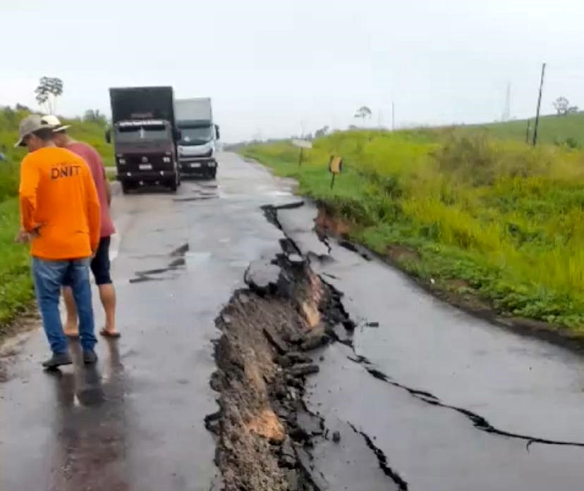 Perigo: BR-364 aparta entre Manoel Urbano e Feijó e pode isolar toda a região do Juruá