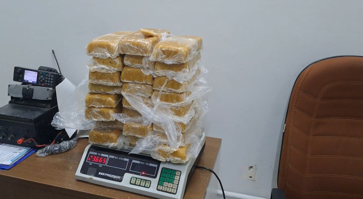 PM apreende 24kg de oxidado cocaína no Ramal da Professora, zona rural de Porto Acre