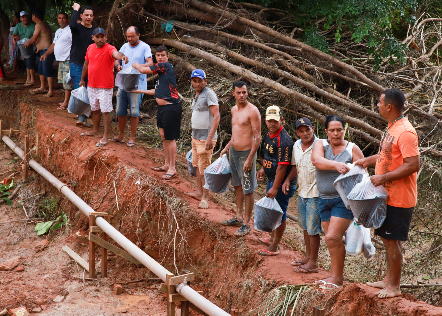 Municípios afetados pela alagação receberão R$ 4 milhões em insumos e recursos da Assistência Social do Estado