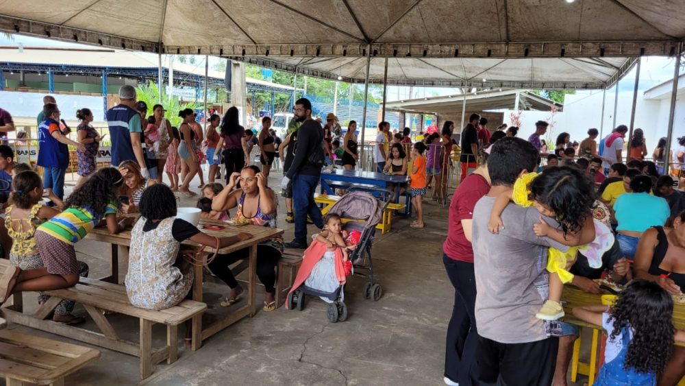 Mesmo com fim da alagação, famílias não devem deixar abrigo no Parque de Exposições; entenda