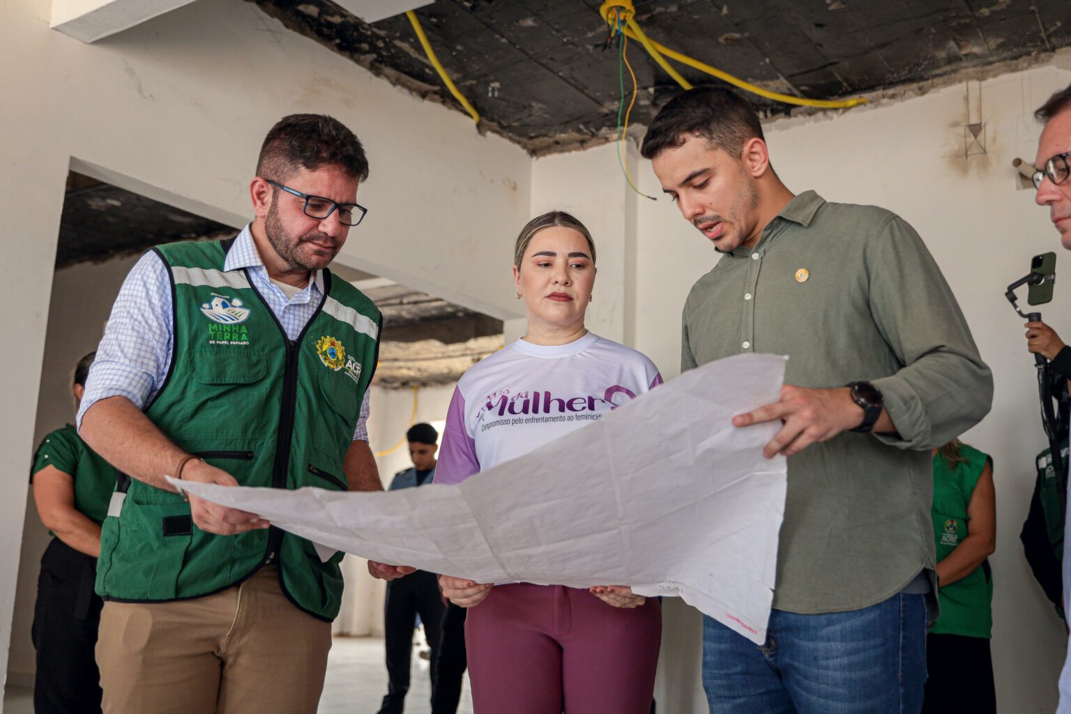 Em Epitaciolândia, Gladson, Márdhia e Ítalo vistoriam obras do Centro de Atendimento à Mulher