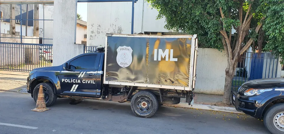 Jovem é executado a tiros por criminosos em carro branco no residencial Rosalinda, em Rio Branco