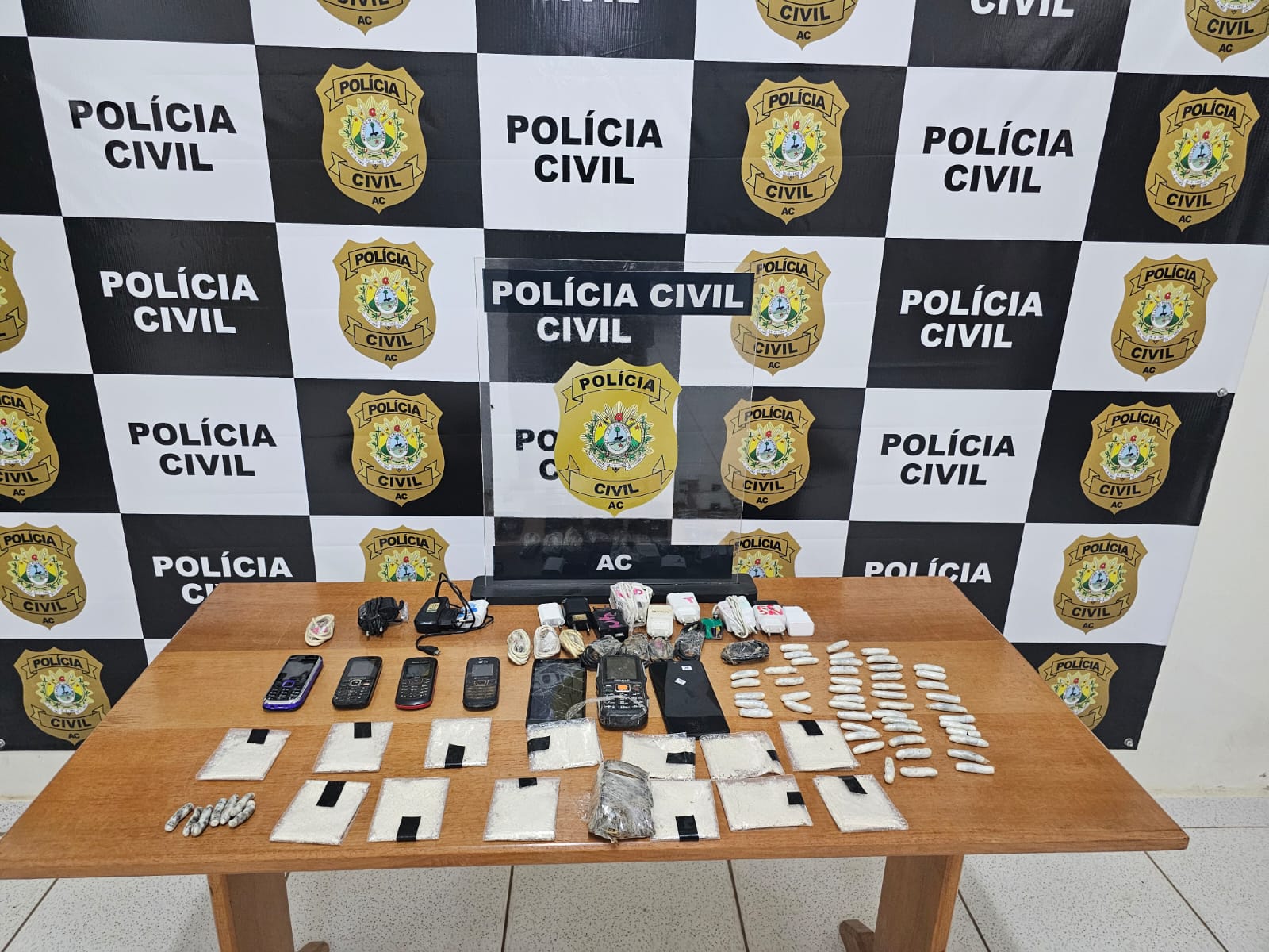 Polícia apreende drogas e celulares que seriam enviados ao presídio de Sena Madureira