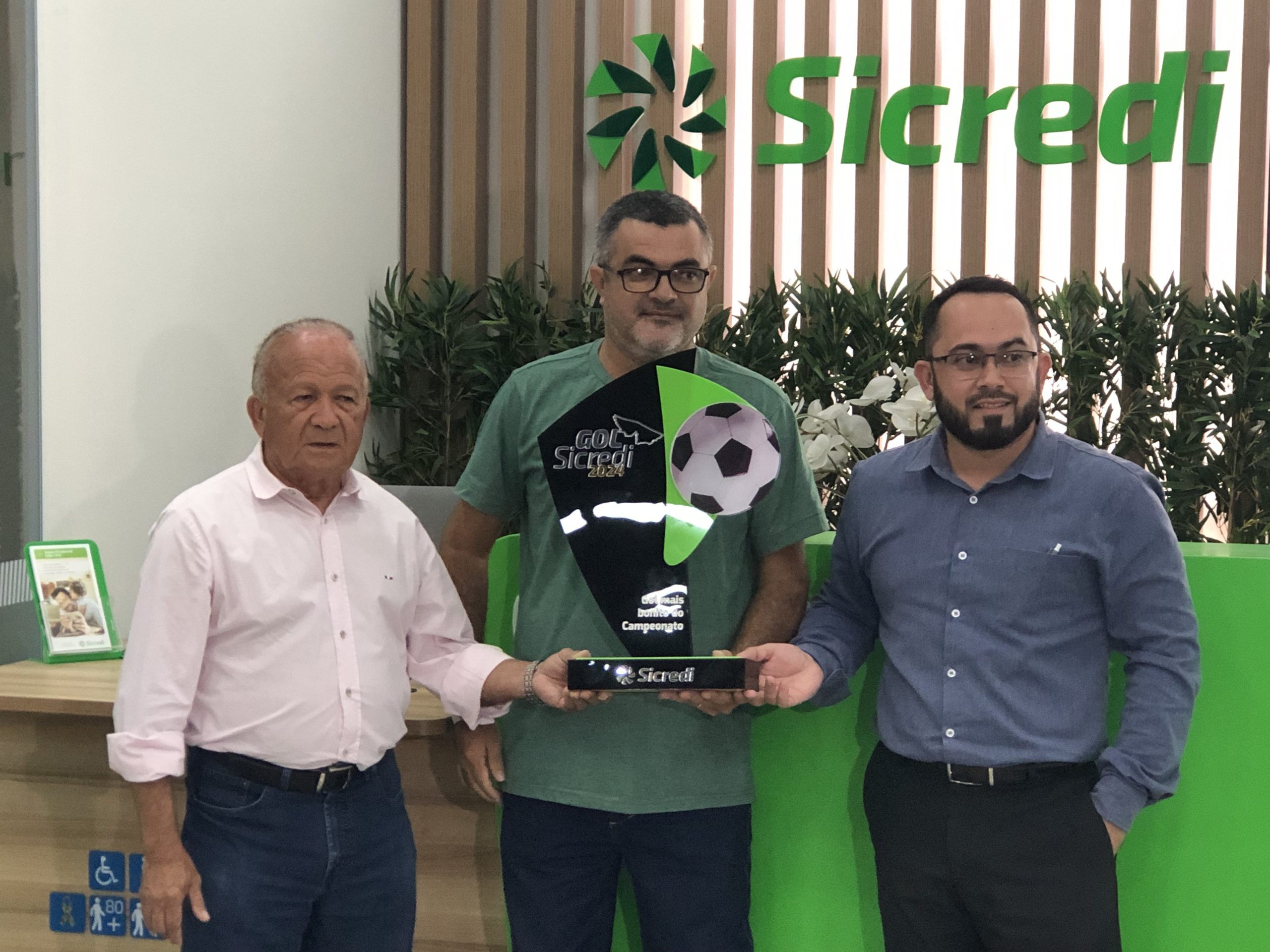 Sicredi realiza entrega do troféu de gol mais bonito do Campeonato Acreano 2024