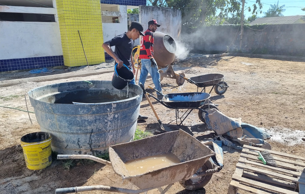 Canteiro de obras em Plácido de Castro é notório e creche no bairro Thaumaturgo segue firme