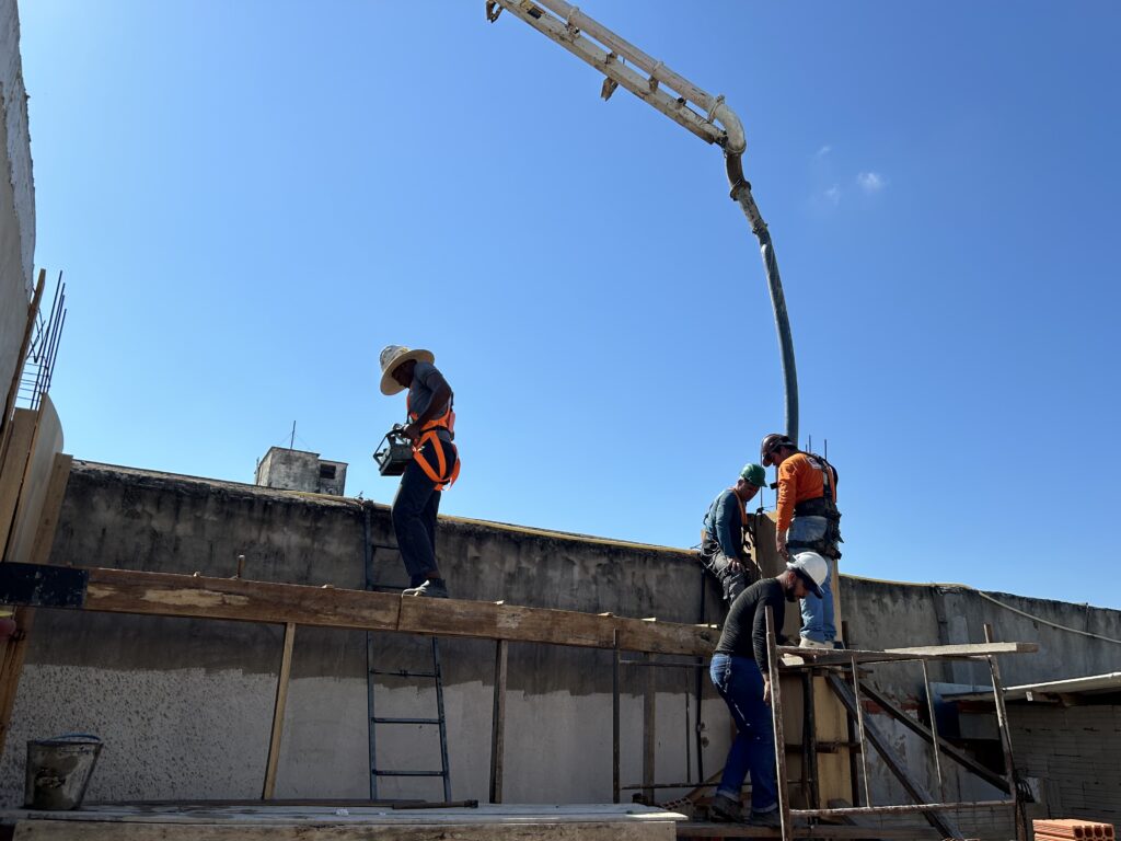 Secretaria de Obras vistoria fase de conclusão da concretagem da obra de ampliação do alojamento do PS