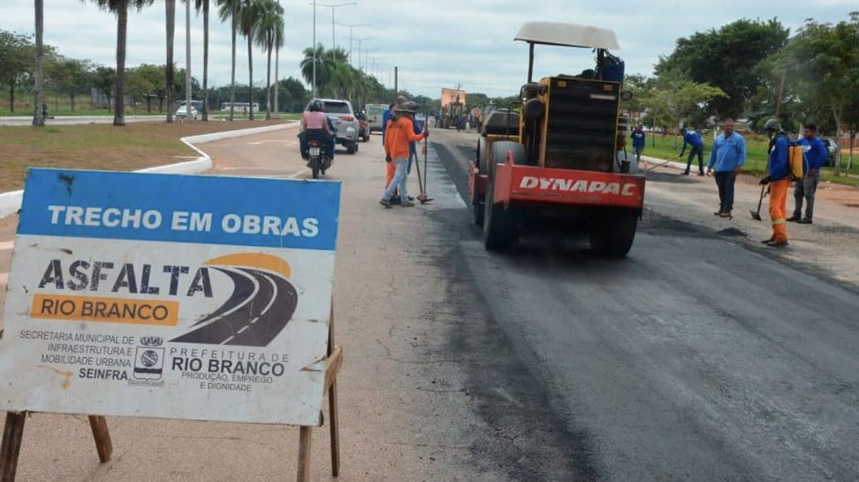 Enquanto oposição faz fake news, Asfalta Rio Branco muda a realidade dos moradores da capital