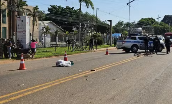 Vendedor de refrescos morre atropelado ao tentar atravessar rodovia, em Rio Branco