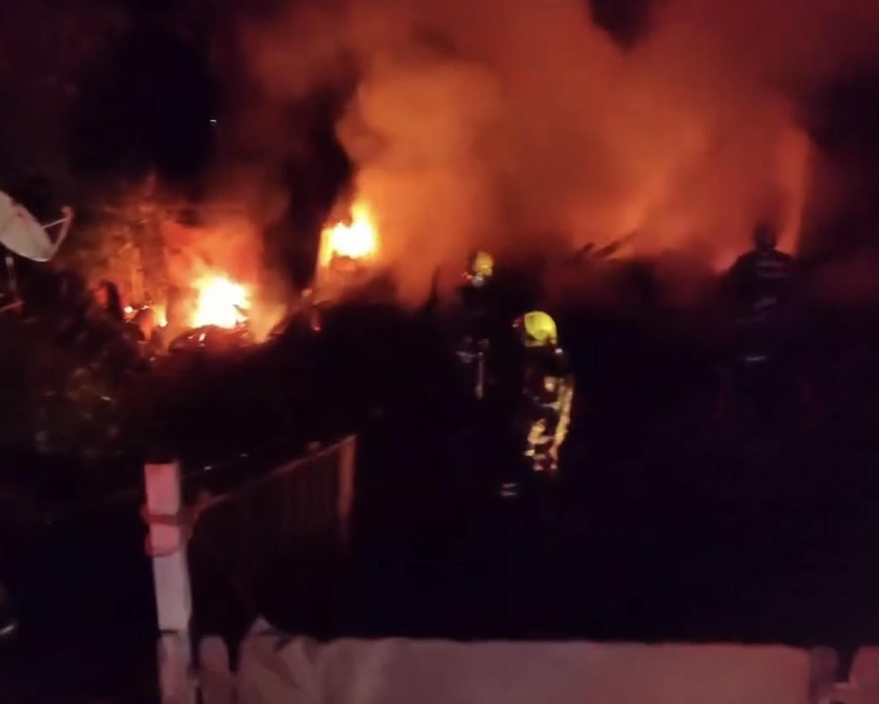 Casa em madeira é destruída pelo fogo em Senador Guiomard