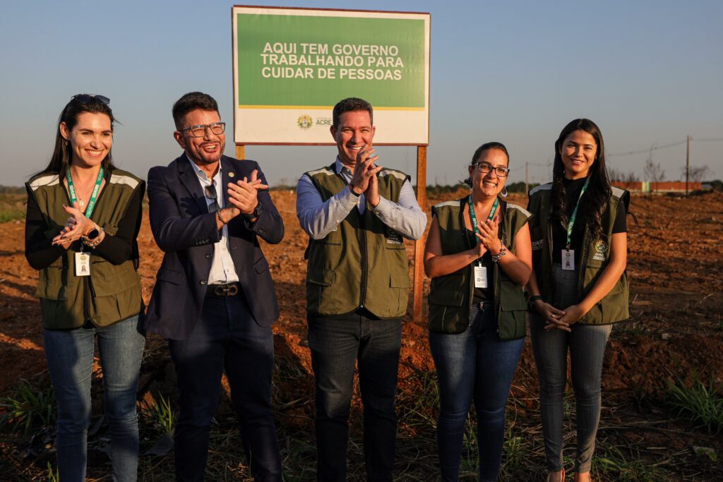 Gladson assina ordem de serviço para construção de 250 novas unidades habitacionais na Cidade do Povo