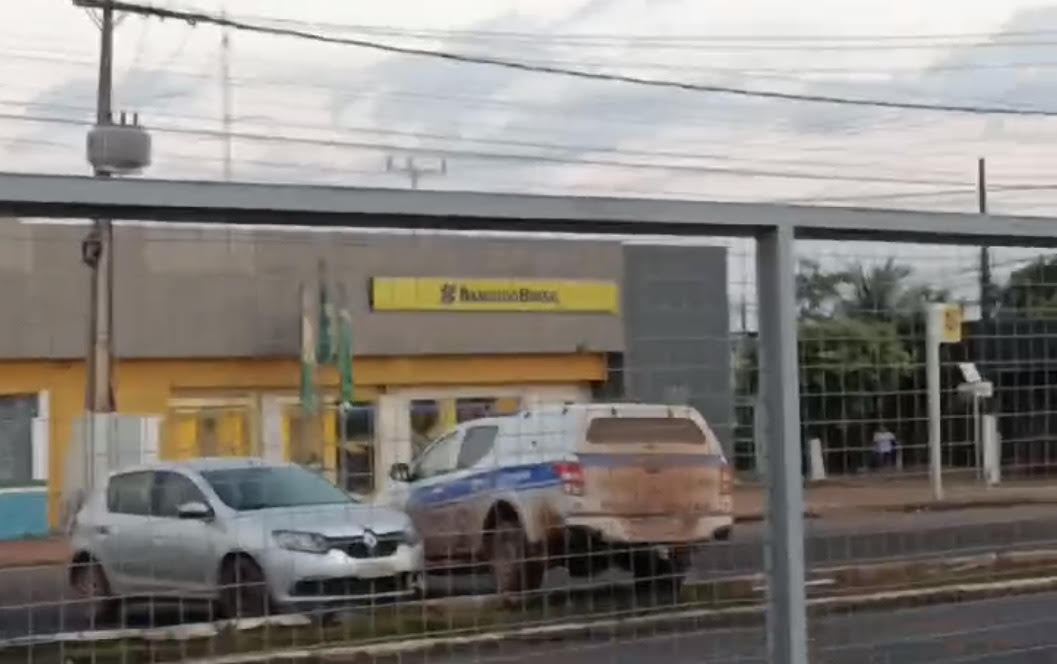 Criminosos arrombam agência do Banco do Brasil durante a madrugada e são surpreendidos pela polícia