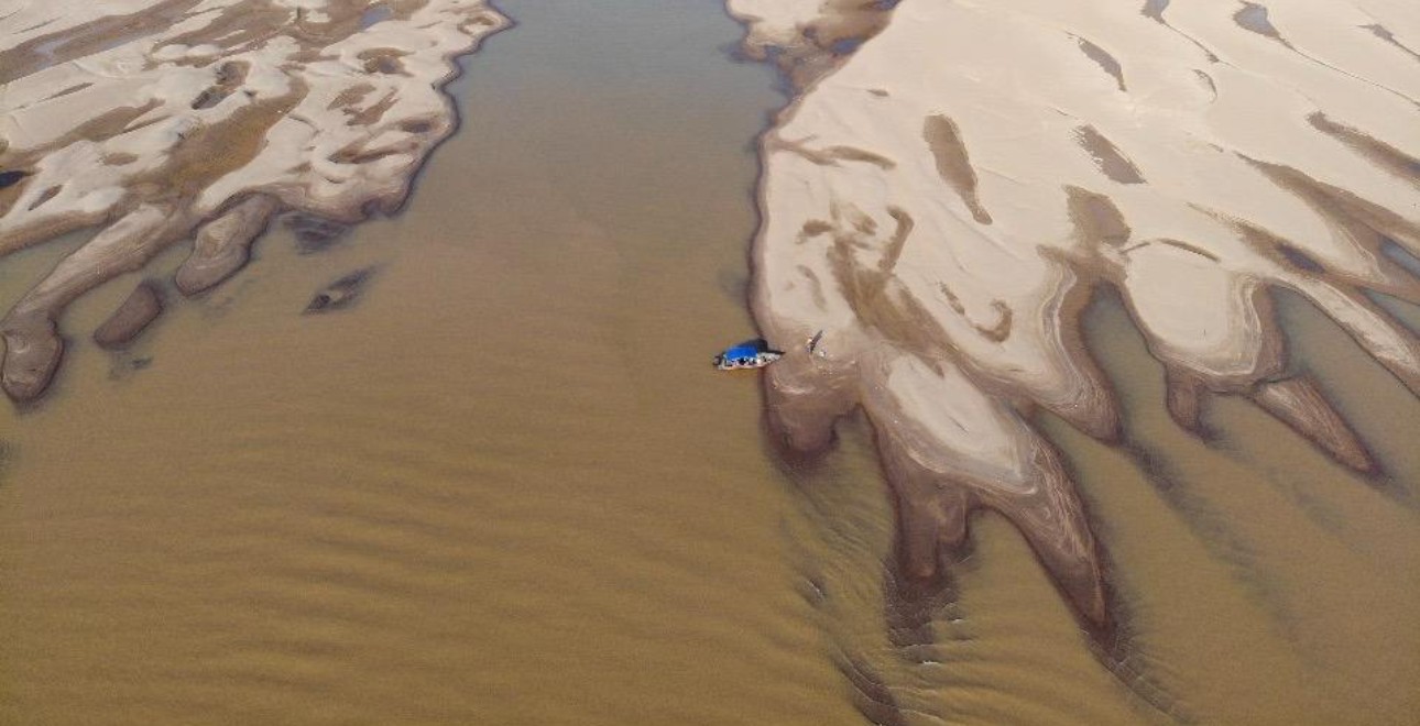 DNIT realiza dragagem para garantir navegabilidade no rio Madeira durante seca extrema