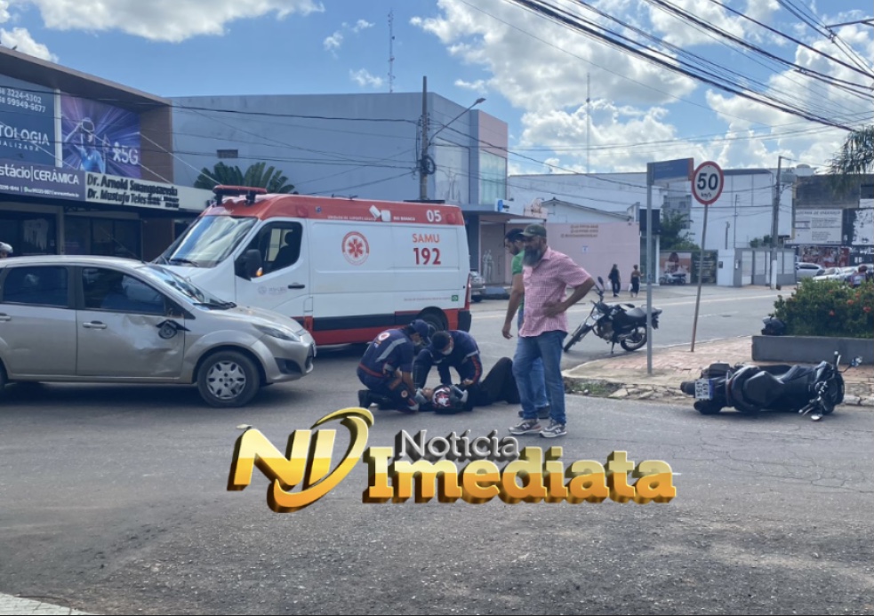 Acidente entre carro e moto deixa mulher ferida na Avenida Ceará, em Rio Branco