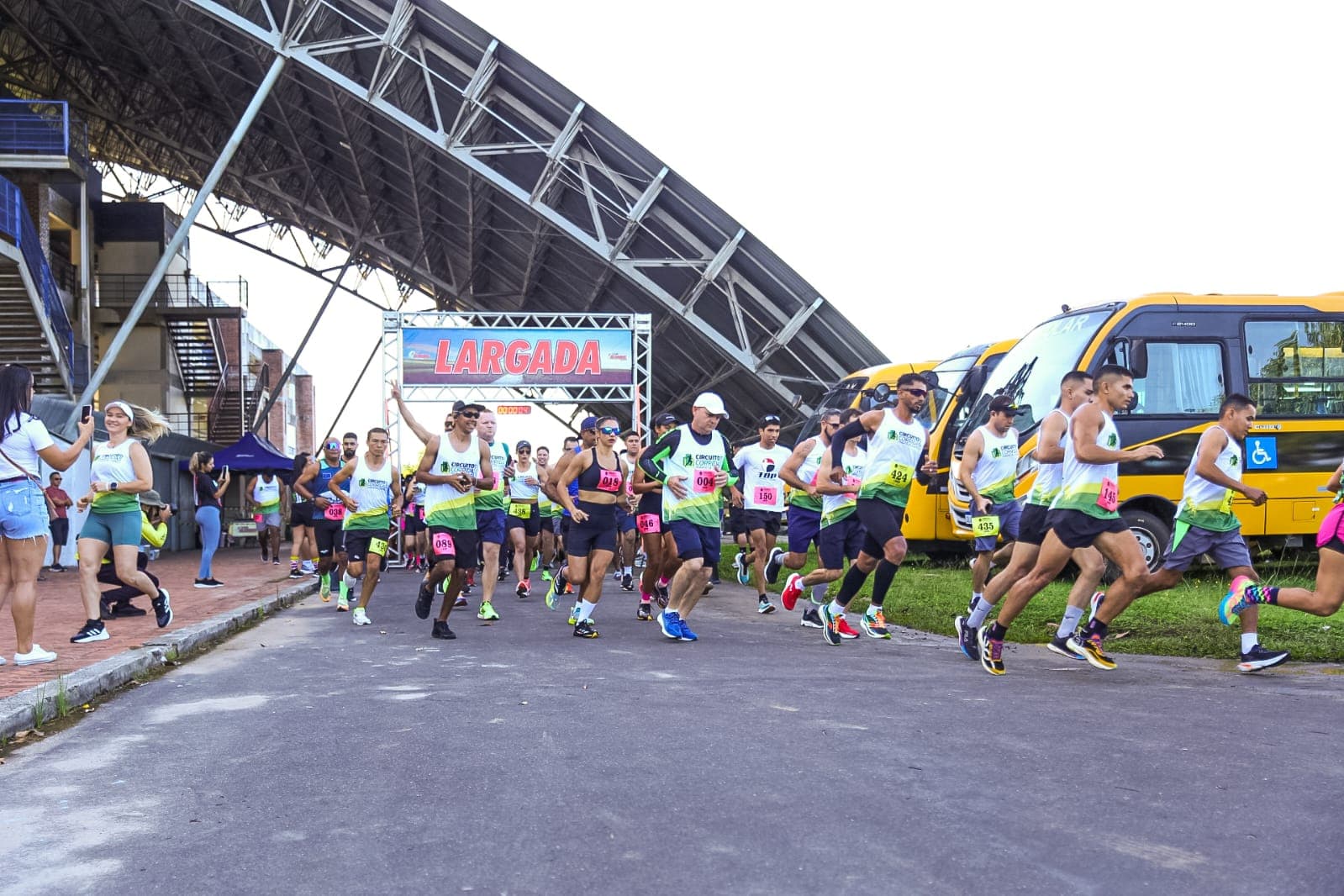 Circuito de Corridas Marieta Cameli reúne atletas em manhã de superação e saúde na Arena do Juruá