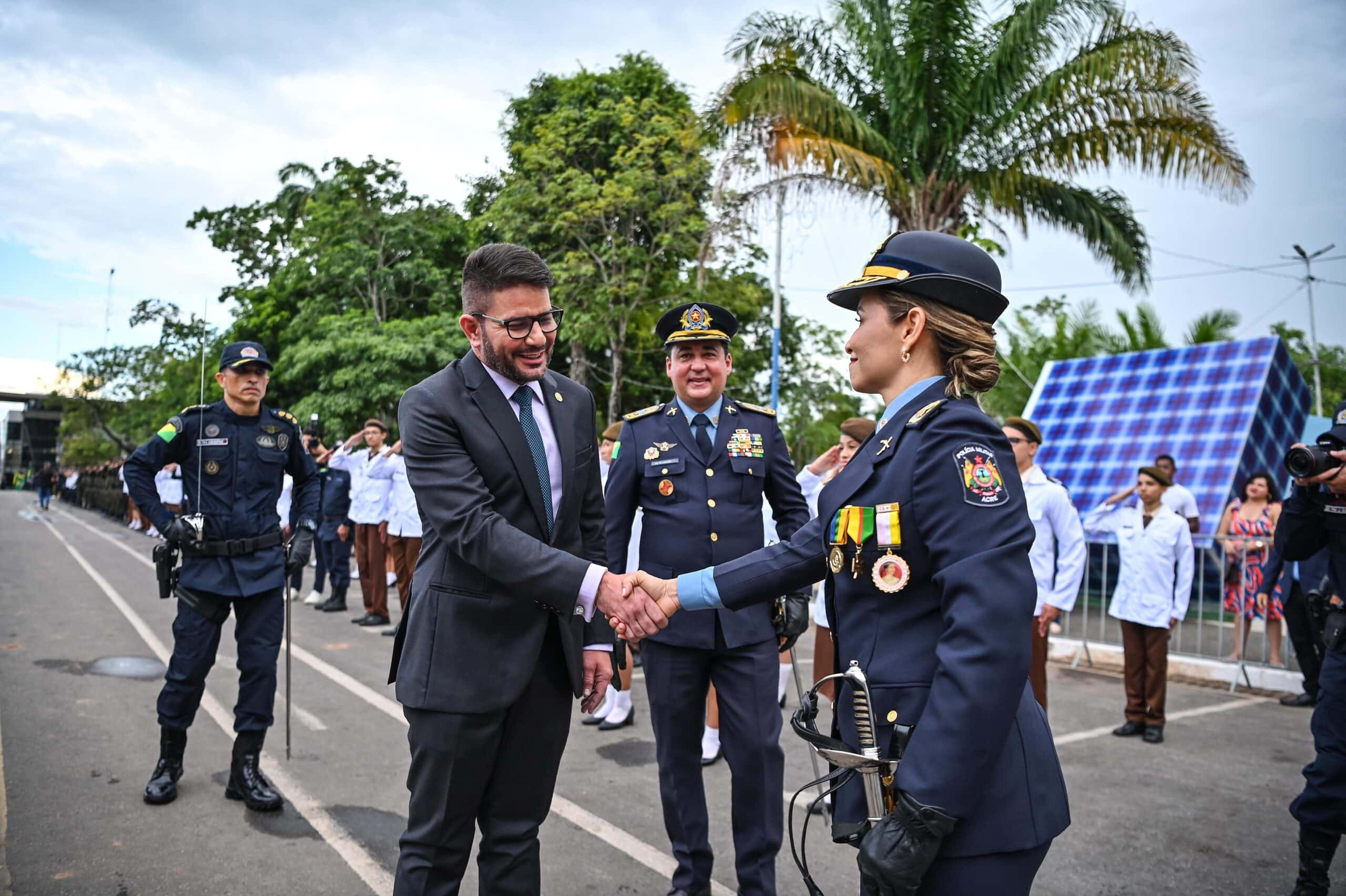 Gladson empossa primeira mulher no Comando da PM e coronel promete fortalecer policiamento comunitário e humanizado