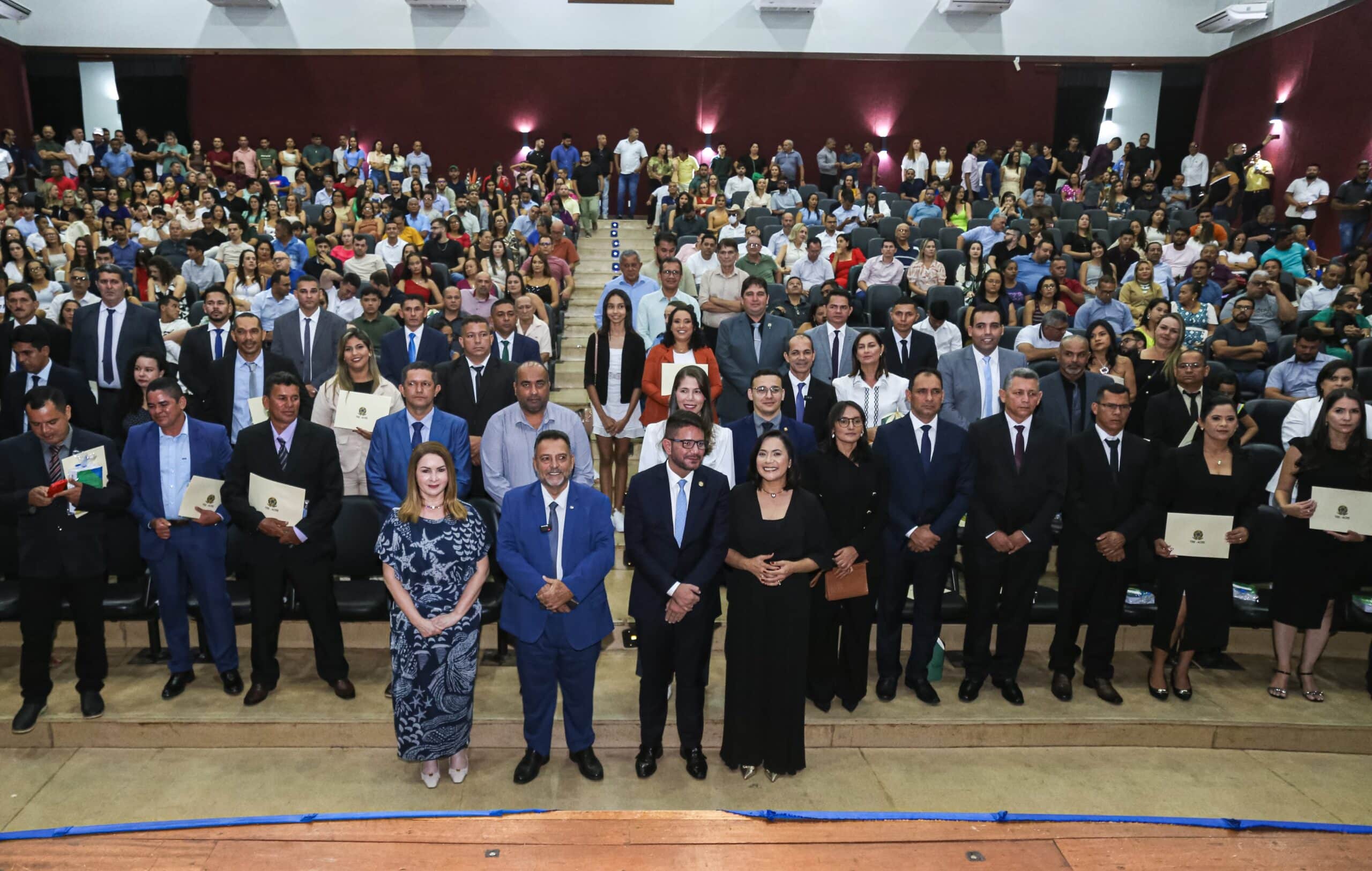 Governador Gladson Cameli prestigia diplomação dos prefeitos e vereadores eleitos no Juruá