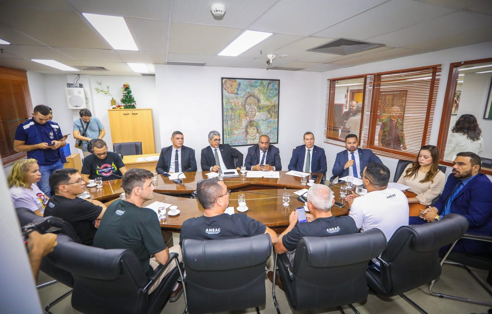 Comissão de Segurança Pública da Aleac recebe policiais e bombeiros militares para discutir reivindicações