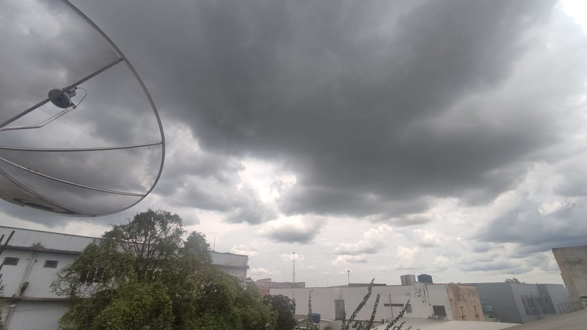 Inmet emite alerta de chuvas intensas para o Acre; riscos incluem ventos fortes e raios