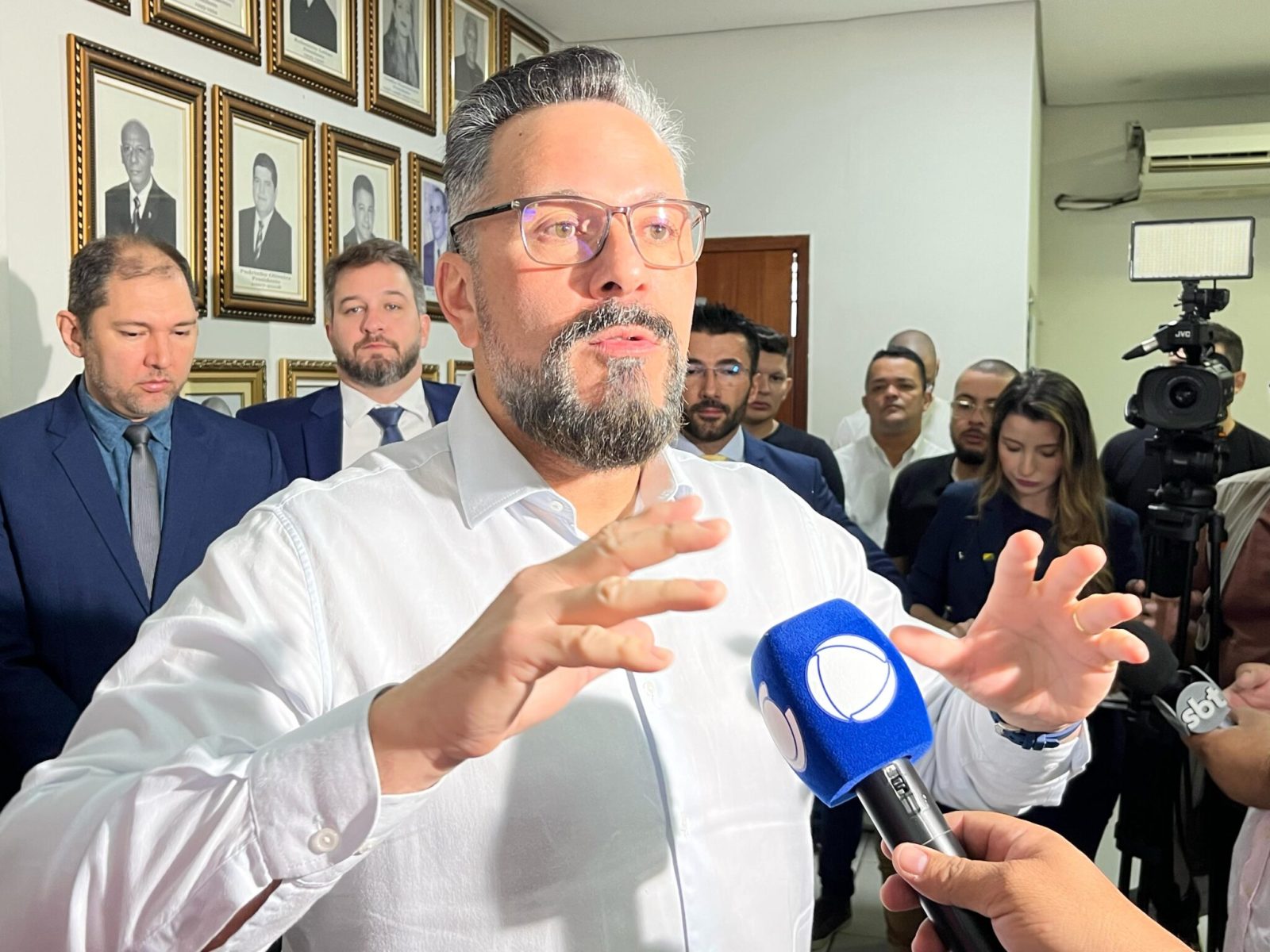 Senador Alan Rick debate com vereadores sobre consórcio do aterro sanitário em visita à Câmara de Rio Branco
