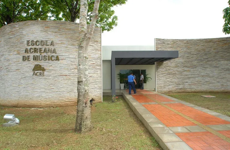 Violão, pandeiro e cavaco: inscrições para cursos gratuitos de música terminam nesta sexta-feira