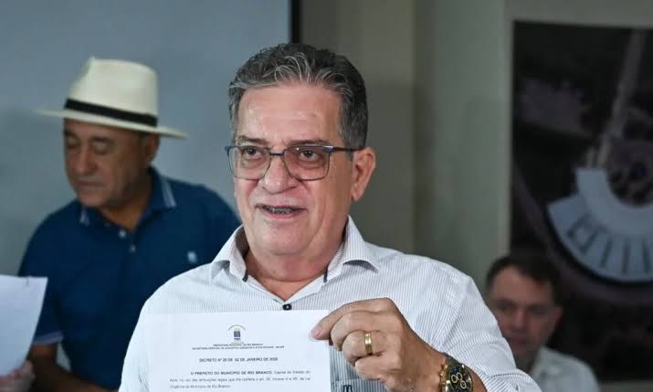 Em Rio Branco, pastor que atacou jornalistas perderá cargo de secretário-adjunto de educação