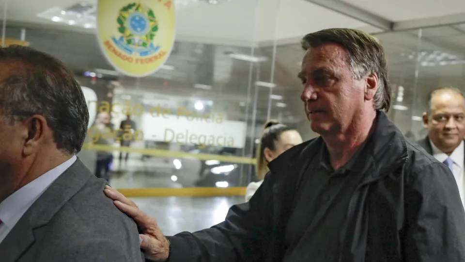 Bolsonaro insiste na ideia de ser candidato em 2026 e em pressão de bolsonaristas nas ruas após denúncia da PGR