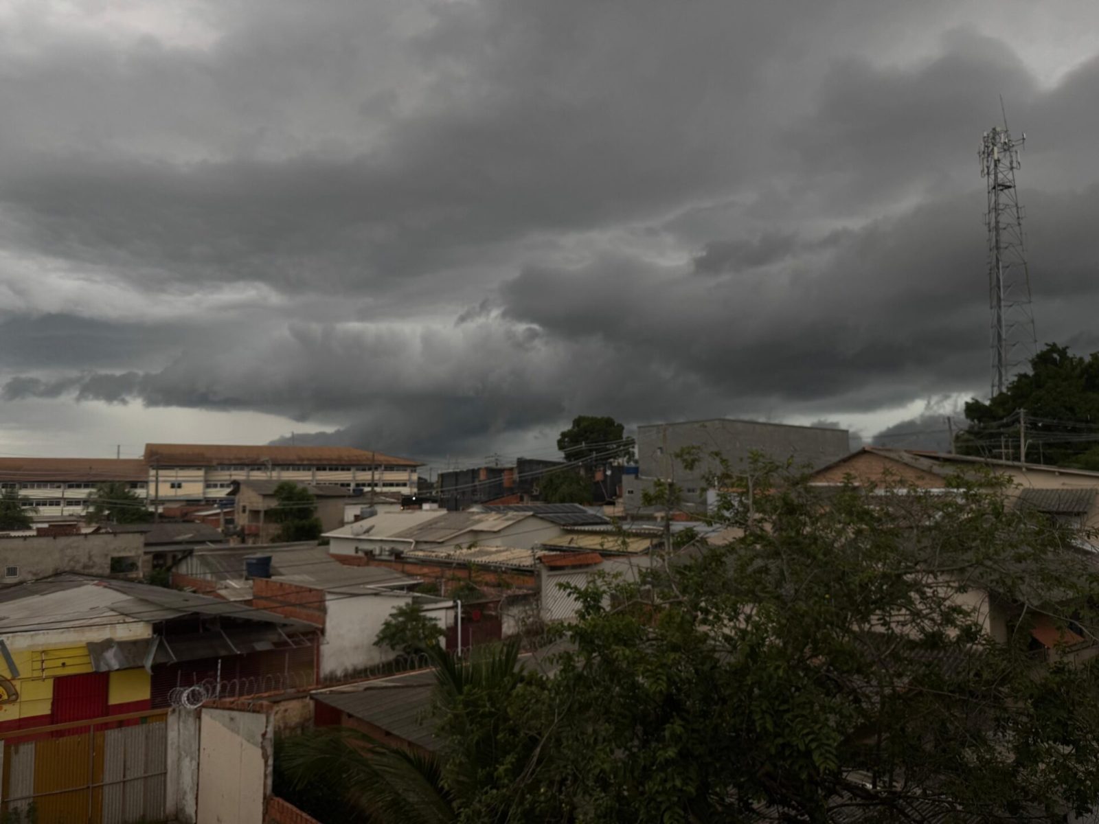 Temporal no Acre: Defesa Civil orienta população diante de alerta do INMET