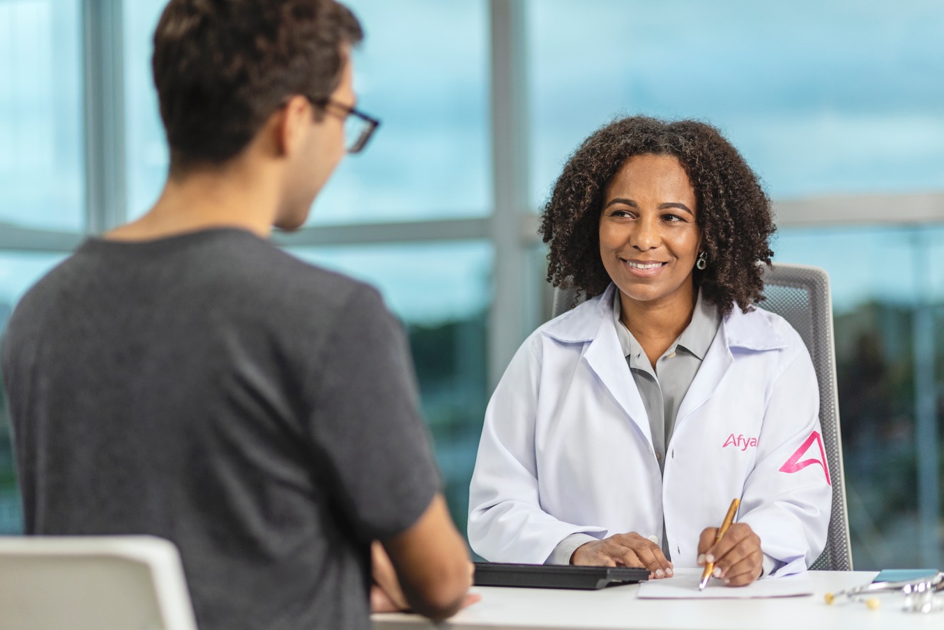 No Norte, mulheres médicas ganham 22,6% a menos do que os homens, aponta pesquisa da Afya  
