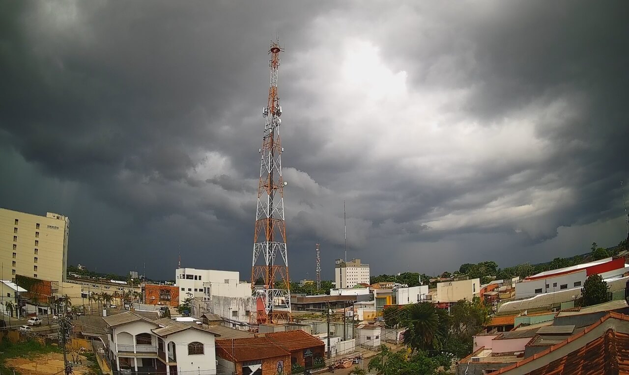 Acre sob risco: Inmet emite novo alerta de temporal com ventos de até 100 km/h e risco de alagamentos e apagões