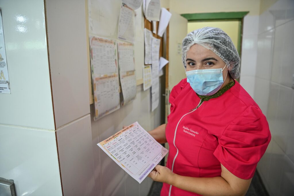 Fundhacre oferta alimentação balanceada a pacientes e acompanhantes
