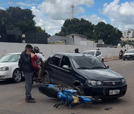 Mais um acidente entre carro e moto é registrado no bairro Dom Giocondo, em Rio Branco
