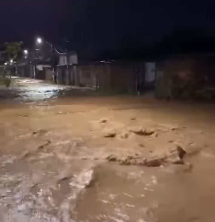 Moradores voltam a sofrer com alagamentos enquanto Prefeitura diz que cidade ‘nunca esteve tão bem cuidada’