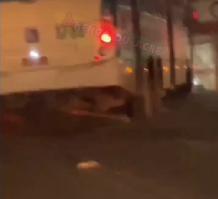 Perigo sobre rodas: barra de eixo se solta e ônibus da Ricco Transportes vira “faísca móvel” nas ruas da capital